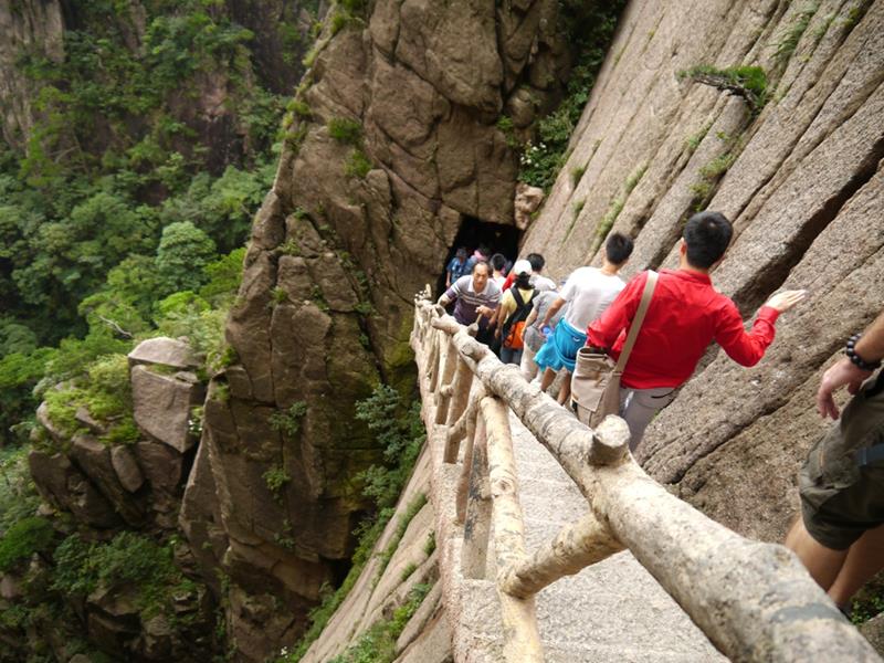 The 10 Scariest Hiking Trails In The Entire World-2b
