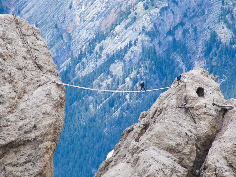 The 10 Scariest Hiking Trails In The Entire World-5a