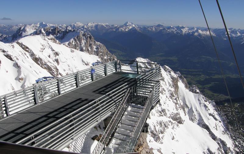 The 10 Scariest Hiking Trails In The Entire World-8a