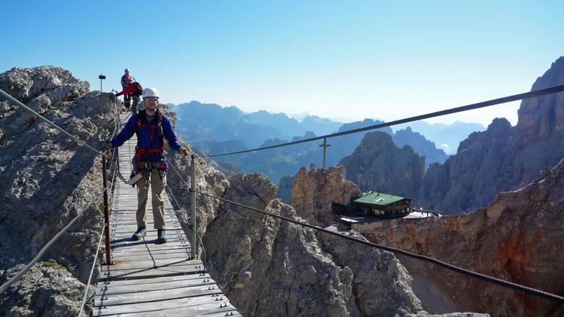 The 10 Scariest Hiking Trails In The Entire World-5b